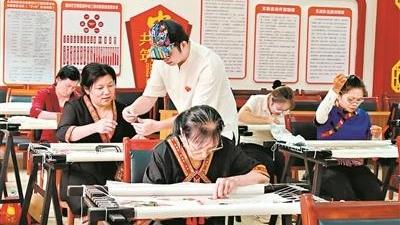 广绣+瑶绣 “绣”出致富图